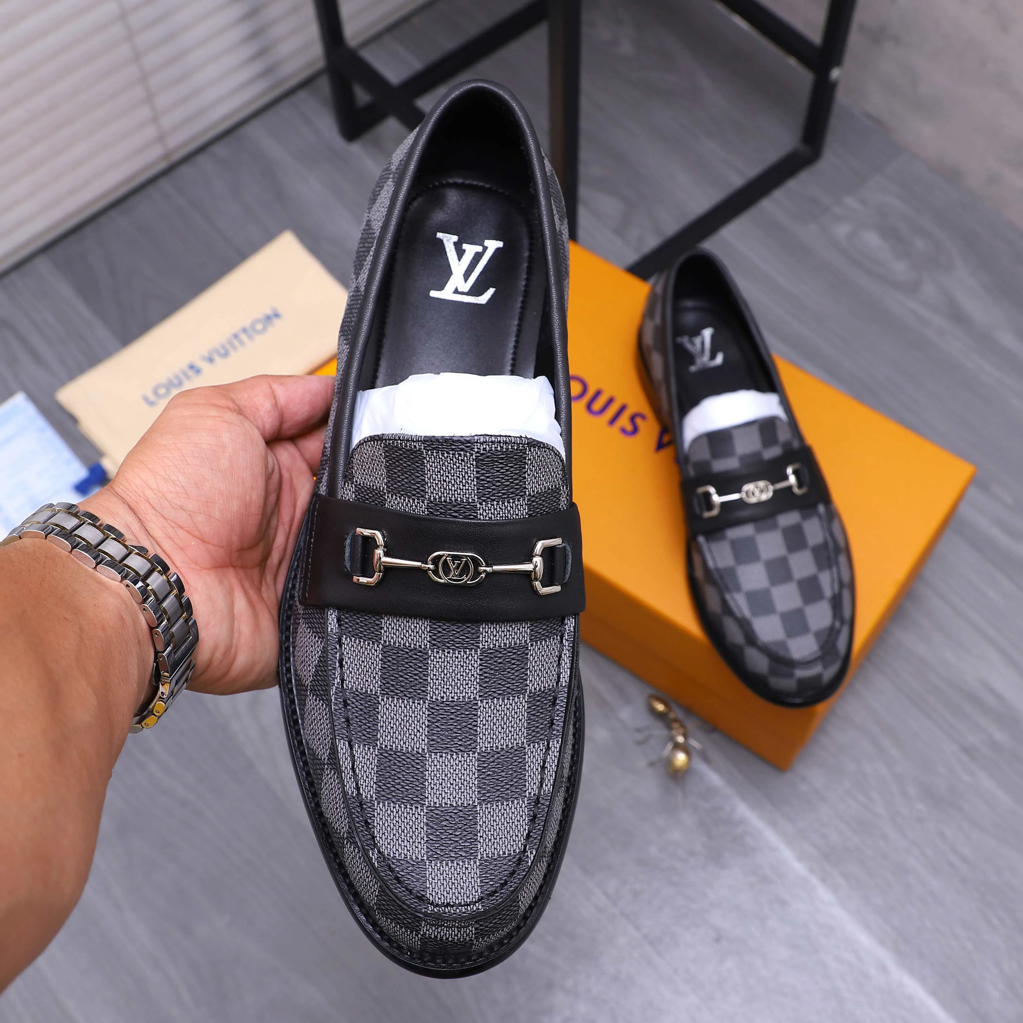 Men's shoes 💰660 Product trademark: LV [Louis Vuitton] business casual slip-on leather shoes, regular size. Size: 39-44 (38.45 custom-made, non-returnable) Product materials: Selected classic plaid upper, cowhide lining, original outsole